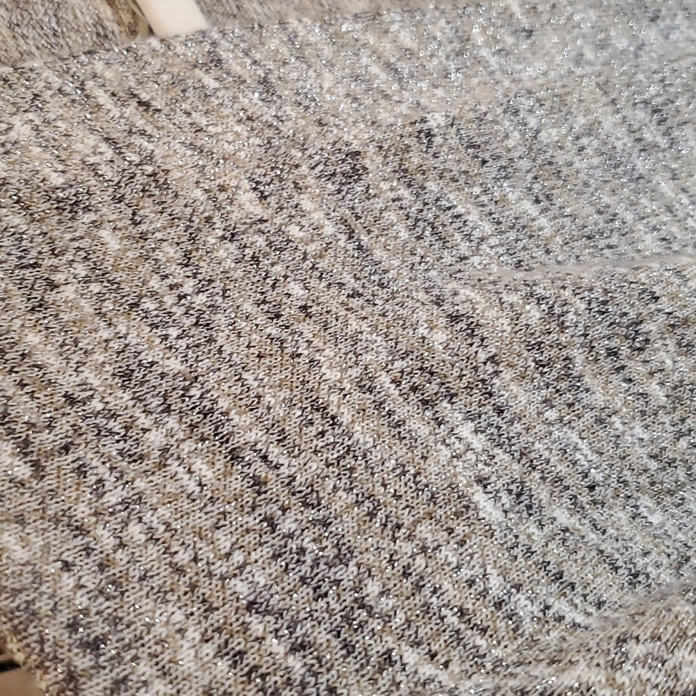 πHPπLOFT Medium Petite Sweater w/ Sparkly Metallic Silver Threading!πππ - Picture 3 of 16